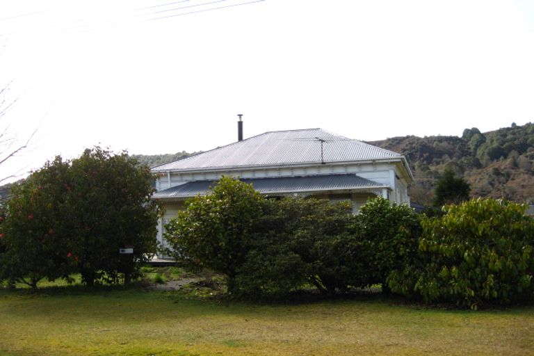 Photo of property in 83 Dick Street, Reefton, 7830