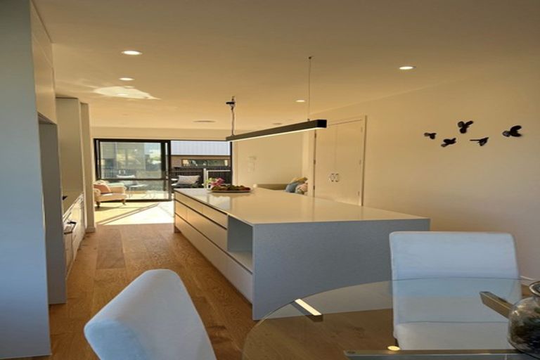 Photo of property in 11b Rangeview Road, Sunnyvale, Auckland, 0612