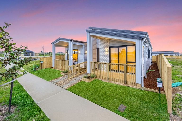 Photo of property in 8 Ihi Place, Karaka, 2578