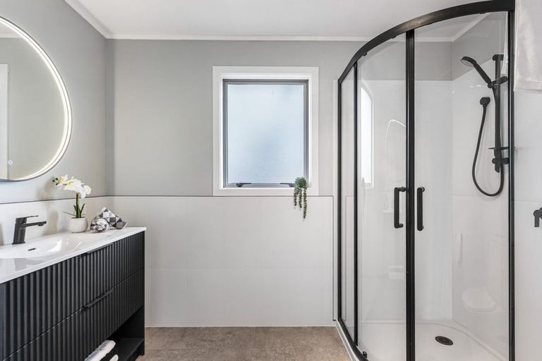 Photo of property in 54 Sikkim Crescent, Clover Park, Auckland, 2019