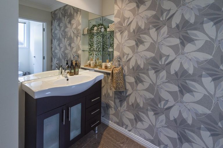 Photo of property in 13 Compass Way, Half Moon Bay, Auckland, 2012