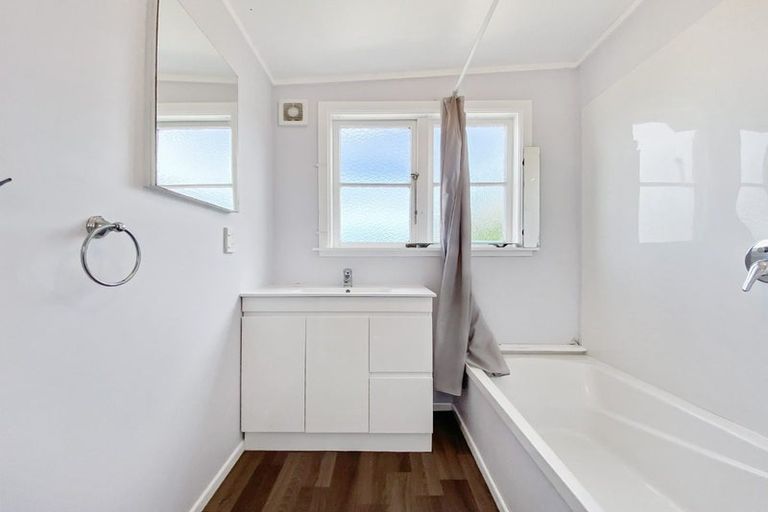 Photo of property in 5 Tarawera Road, Johnsonville, Wellington, 6037