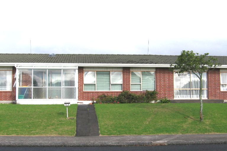 Photo of property in 1/2 Vodanovich Road, Te Atatu South, Auckland, 0610