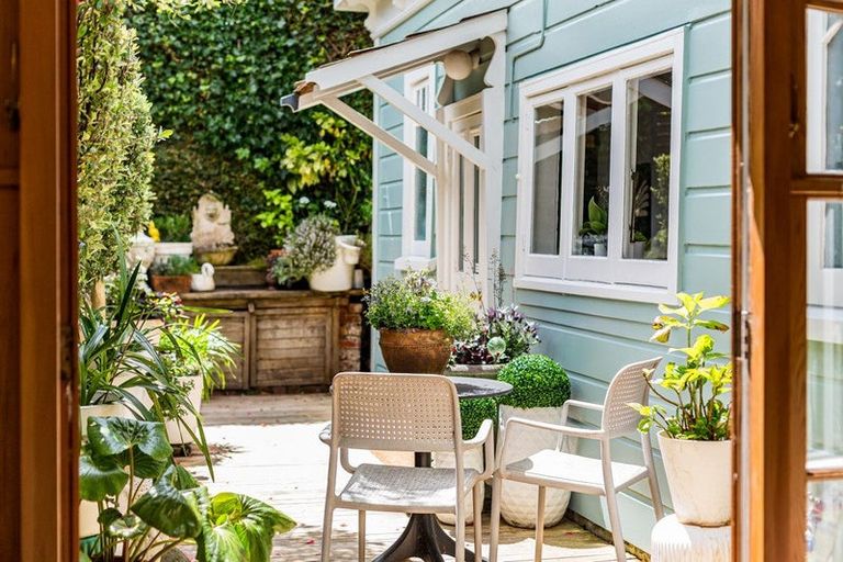 Photo of property in 9 Karepa Street, Brooklyn, Wellington, 6021