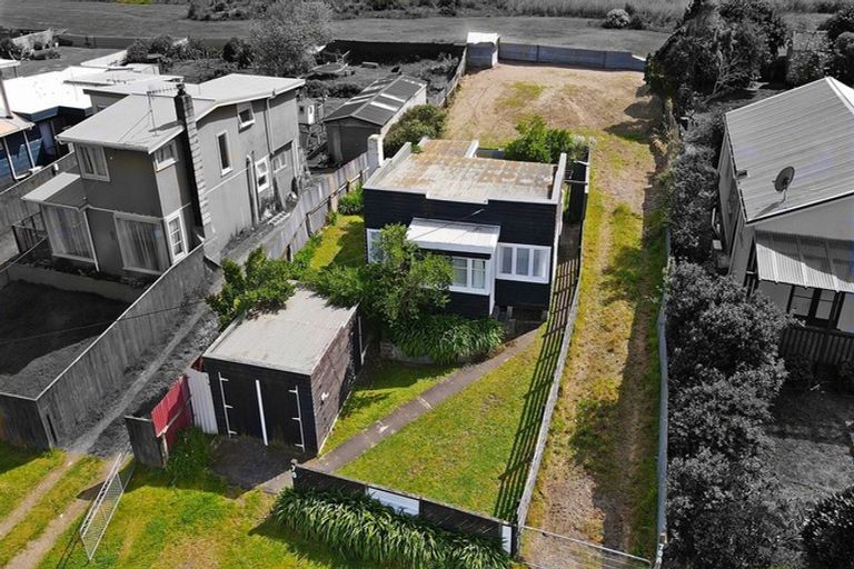 Photo of property in 70 Koputara Road, Himatangi Beach, Foxton, 4891