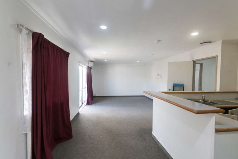Photo of property in 1/30 Trojan Crescent, New Lynn, Auckland, 0600