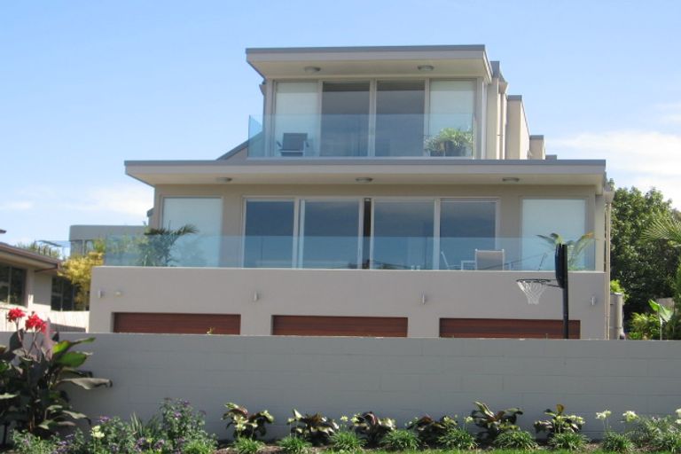 Photo of property in 16 Churchill Road, Murrays Bay, Auckland, 0630