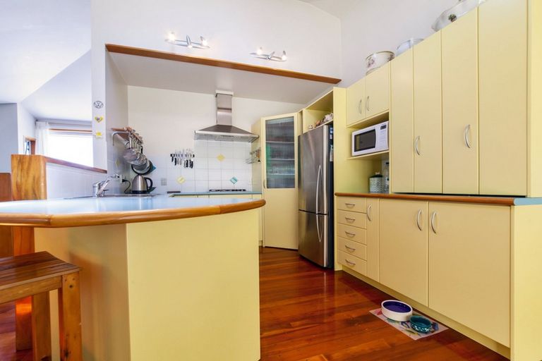 Photo of property in 119 Seaview Road, Piha, New Lynn, 0772