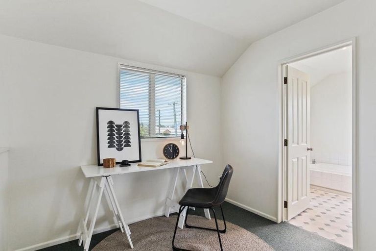 Photo of property in 150 Avonhead Road, Avonhead, Christchurch, 8042