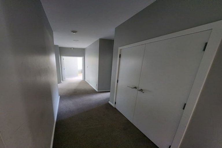 Photo of property in 18 Skipjack Pass, Silverdale, 0932