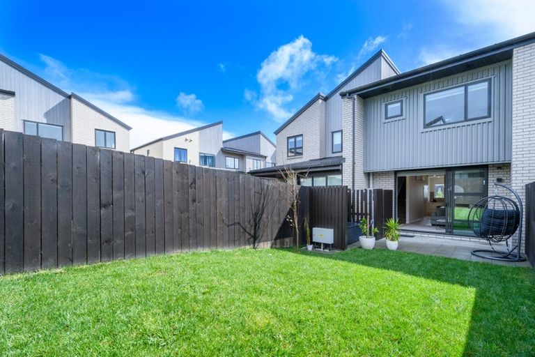 Photo of property in 31 Peihana Road, Hobsonville, Auckland, 0616