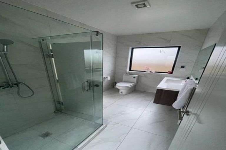 Photo of property in 10 John Burn Road, Takanini, 2110