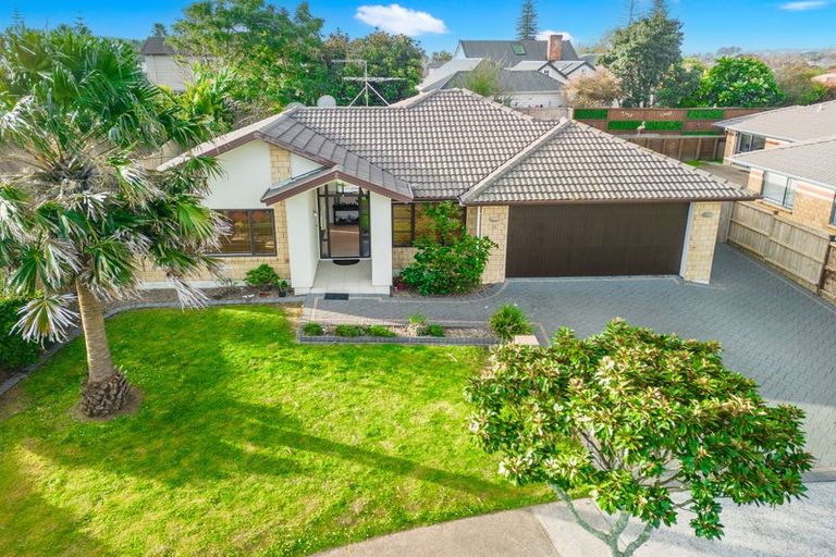 Photo of property in 11 Walter Haddrell Crescent, Flat Bush, Auckland, 2016