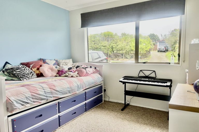 Photo of property in 32 Wisteria Grove, Maungaraki, Lower Hutt, 5010