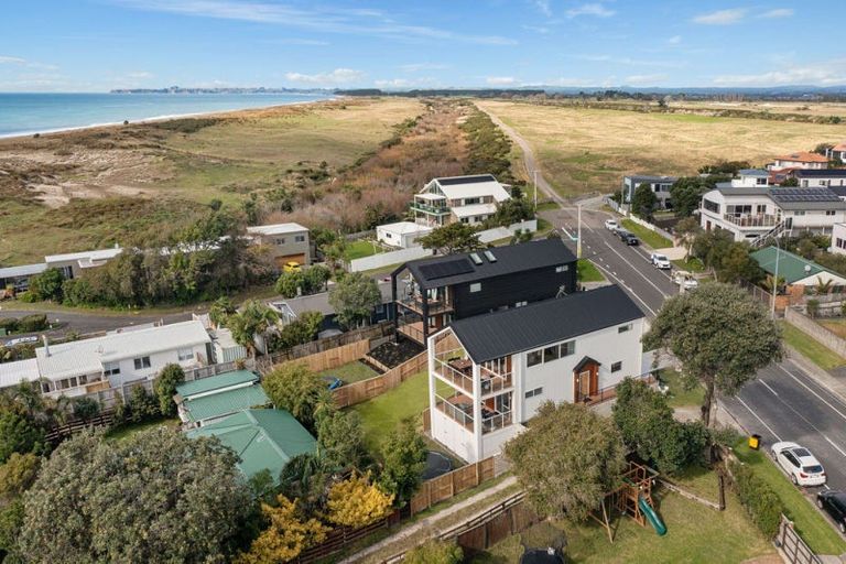 Photo of property in 1335d Papamoa Beach Road, Papamoa Beach, 3118