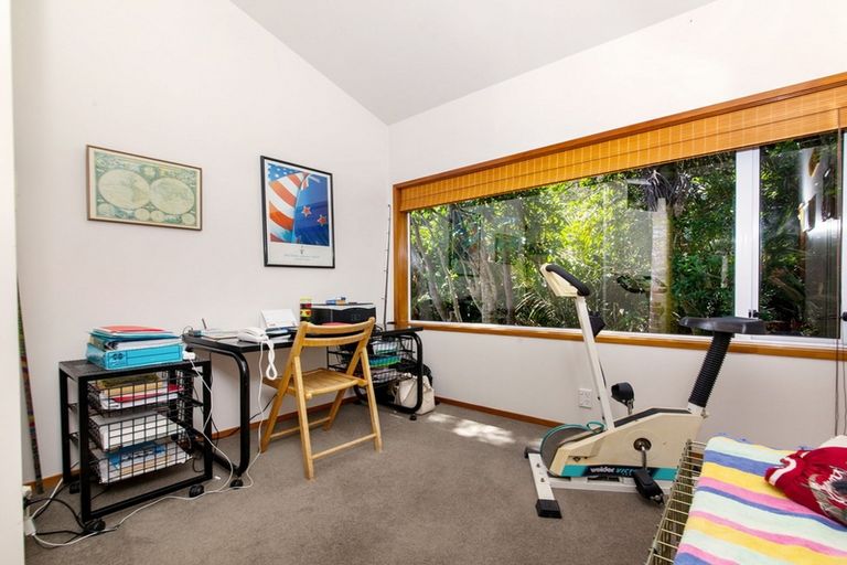 Photo of property in 119 Seaview Road, Piha, New Lynn, 0772