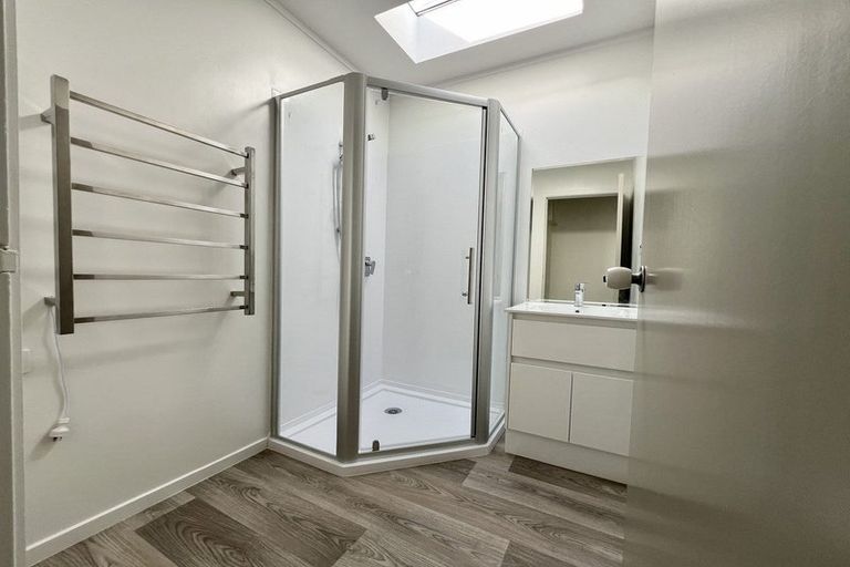 Photo of property in 2/74 Sunnybrae Road, Hillcrest, Auckland, 0627