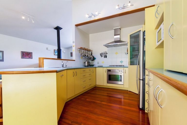 Photo of property in 119 Seaview Road, Piha, New Lynn, 0772