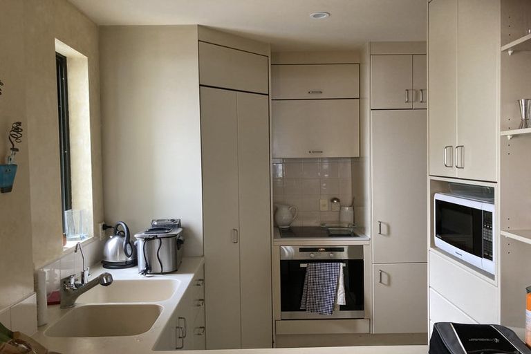 Photo of property in 3/154 Oriental Parade, Oriental Bay, Wellington, 6011