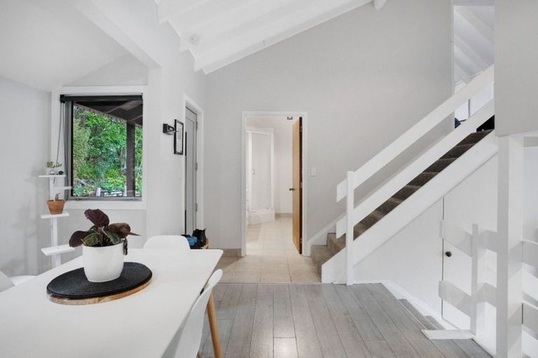 Photo of property in 2/11 Limmer Place, Browns Bay, Auckland, 0632