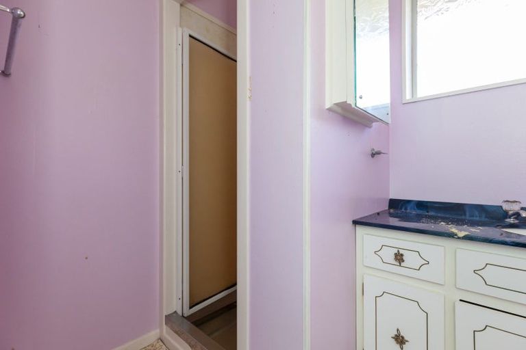 Photo of property in 30a Rewarewa Crescent, Waikanae, 5036