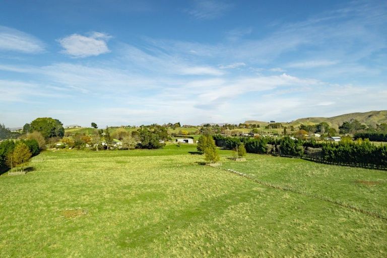 Photo of property in 2460 State Highway 2, Waipukurau, 4281