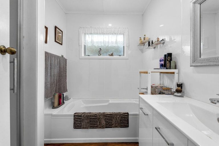 Photo of property in 15 Fenruss Street, Fairy Springs, Rotorua, 3015