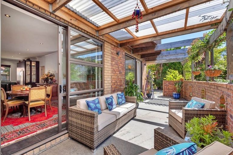 Photo of property in 21 South Kensington Way, Henderson, Auckland, 0612