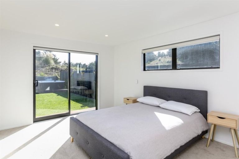 Photo of property in 70 Links Drive, Waiwhakaiho, New Plymouth, 4312