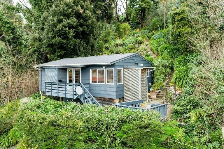 Photo of property in 94 Milton Road, Bluff Hill, Napier, 4110