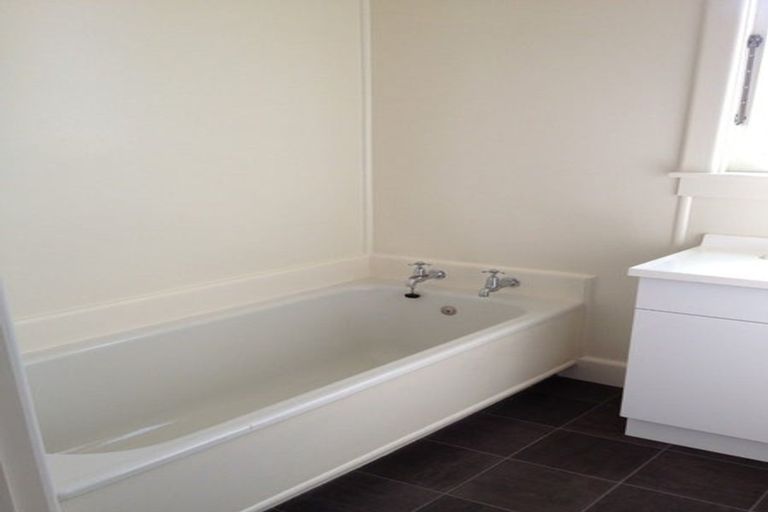 Photo of property in 11 Anzac Avenue, Onekawa, Napier, 4110