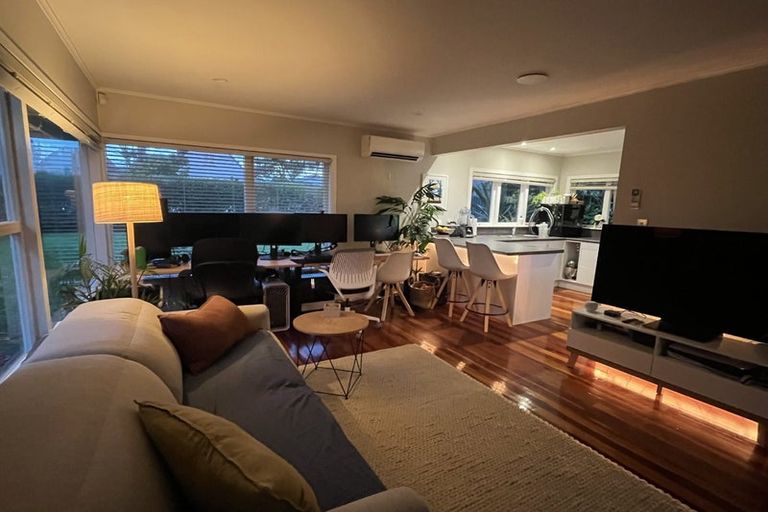 Photo of property in 1/13 Otakau Road, Milford, Auckland, 0620