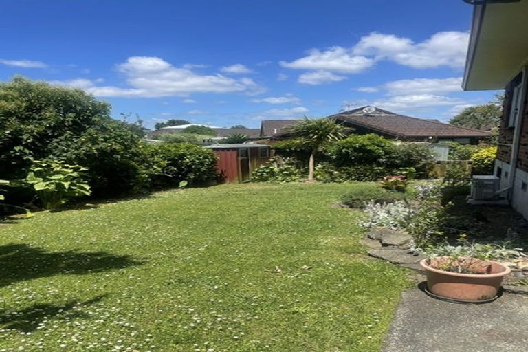Photo of property in 2/6 Sunshine Place, Papakura, 2110