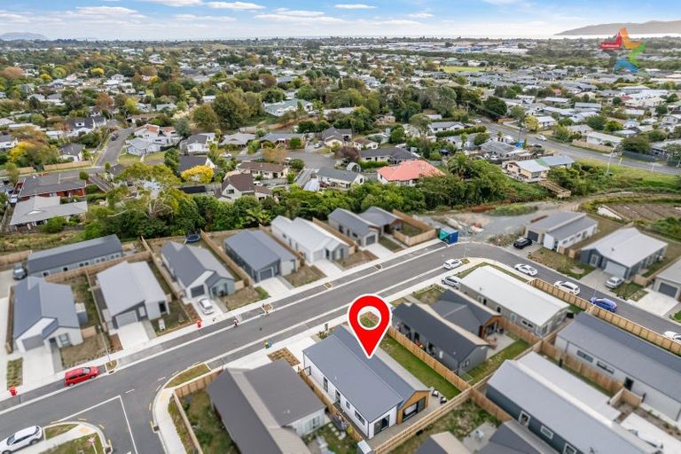 Photo of property in 8 Rotoiti Place, Paraparaumu, 5032