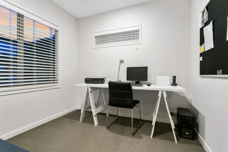 Photo of property in 9 Huntington Park Drive, Greenhithe, Auckland, 0632