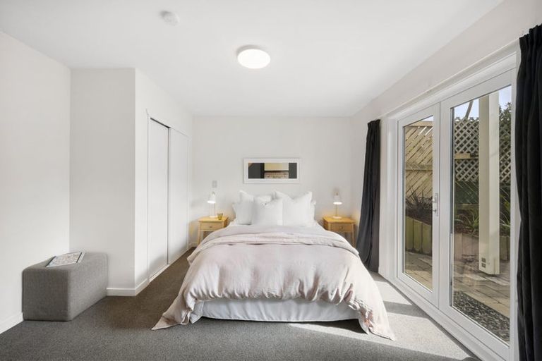 Photo of property in 11 Lawson Place, Mount Victoria, Wellington, 6011