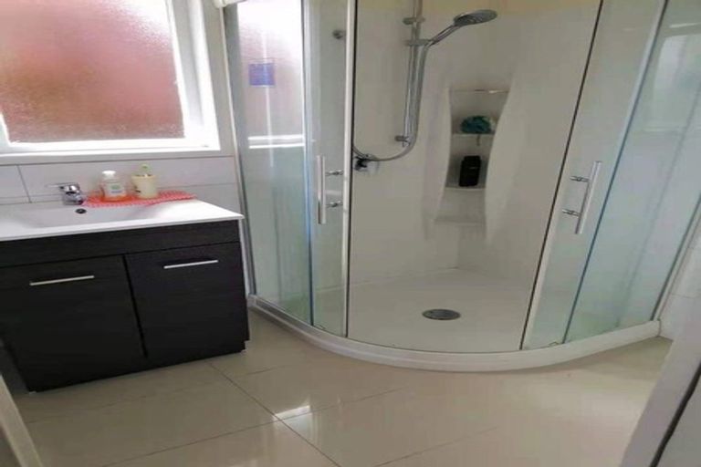 Photo of property in 1/38 Edwards Avenue, Henderson, Auckland, 0610