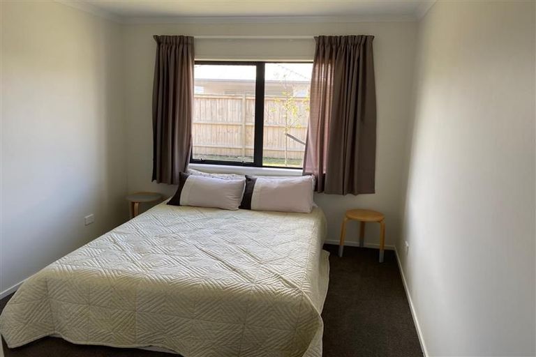 Photo of property in 3 Fred White Drive, Kumeu, 0810