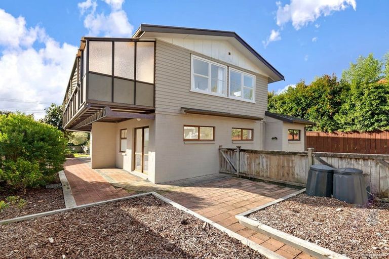 Photo of property in 53 Eskdale Road, Birkdale, Auckland, 0626