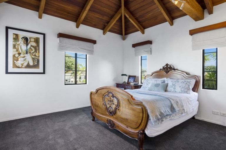 Photo of property in 1/60 Milford Road, Milford, Auckland, 0620