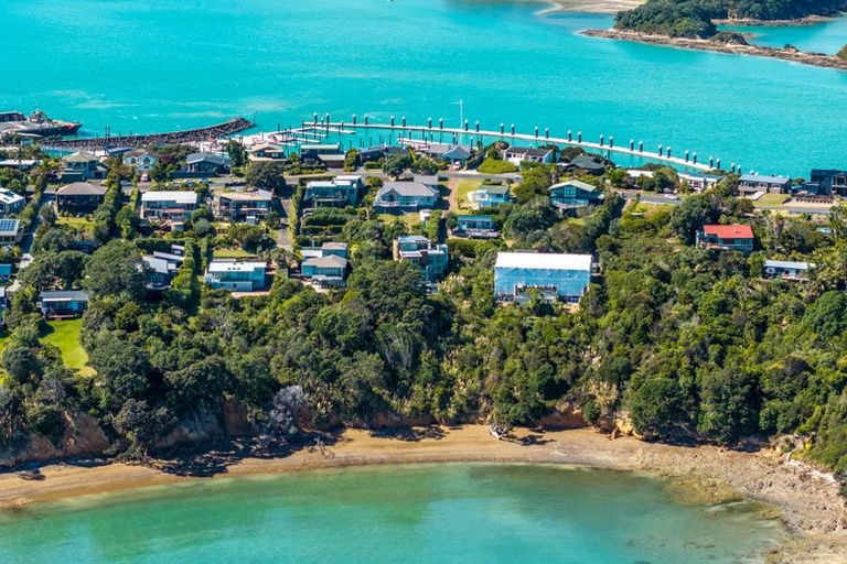 Photo of property in 53 Kennedy Point Road, Surfdale, Waiheke Island, 1081