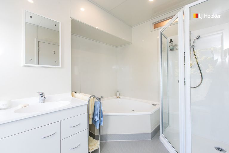 Photo of property in 43 Shandon Road, Vauxhall, Dunedin, 9013