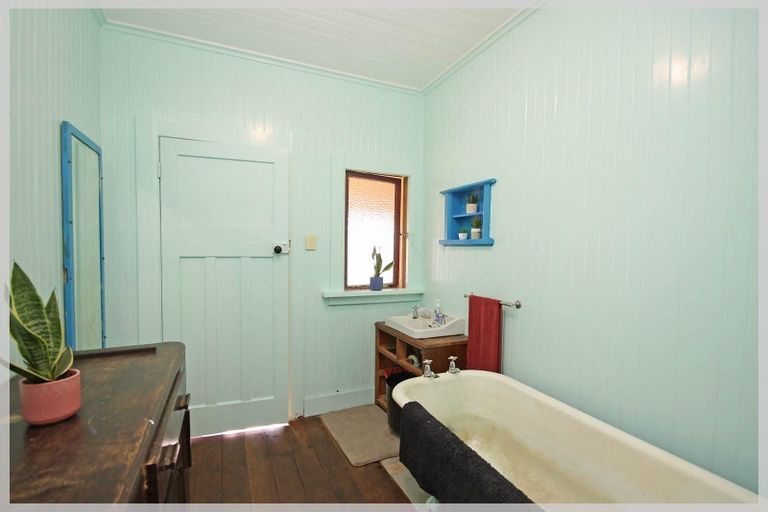 Photo of property in 11 Anga Street, Tangimoana, 4822