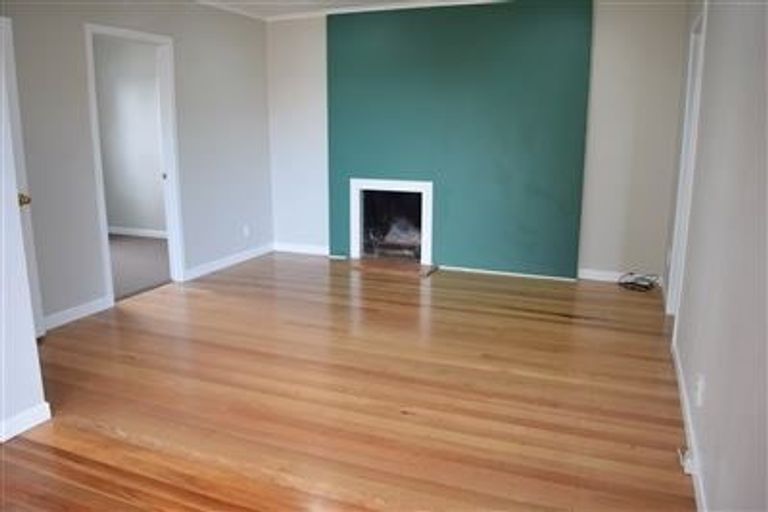 Photo of property in 2/40 Pupuke Road, Takapuna, Auckland, 0622