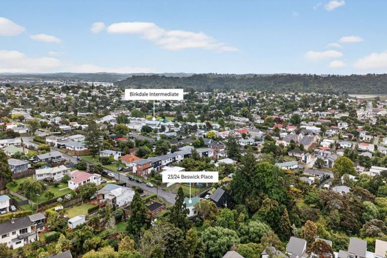 Photo of property in 23/24 Beswick Place, Birkdale, Auckland, 0626