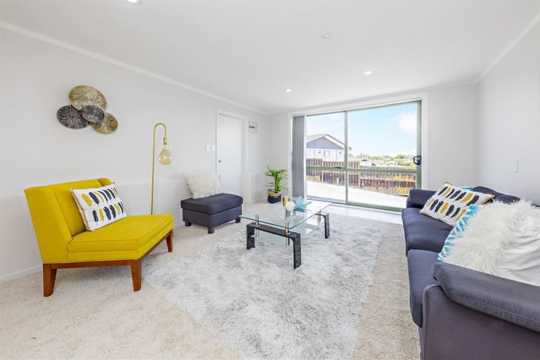 Photo of property in 1/11 Chamade Place, Clover Park, Auckland, 2019