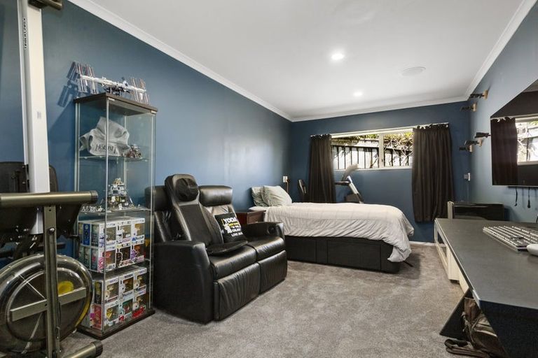 Photo of property in 125 Woodman Drive, Tawa, Wellington, 5028