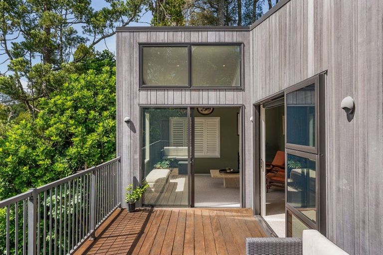 Photo of property in 64 Otitori Bay Road, Titirangi, Auckland, 0604