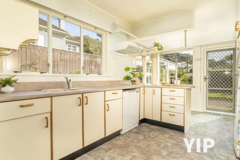 Photo of property in 159 Broderick Road, Johnsonville, Wellington, 6037