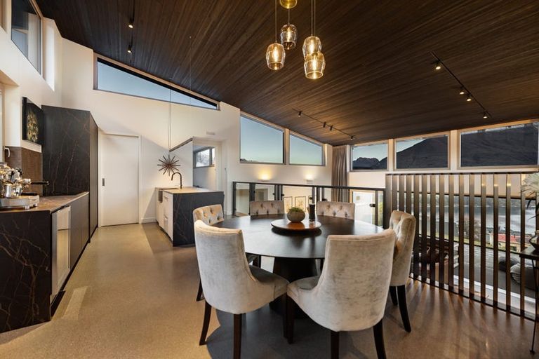 Photo of property in 52 Suburb Street, Queenstown, 9300